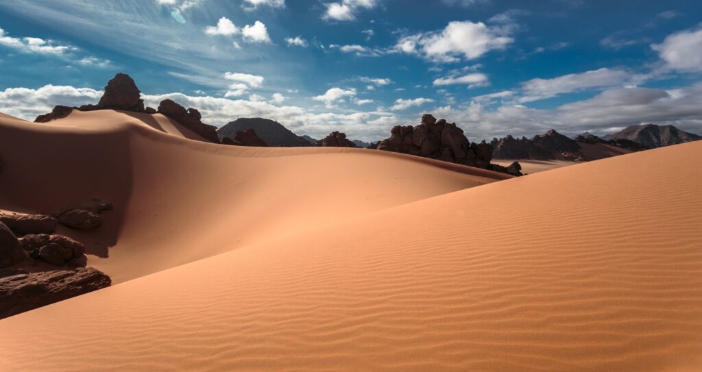 タドラールト・アカークスの岩絵遺跡群（リビア）