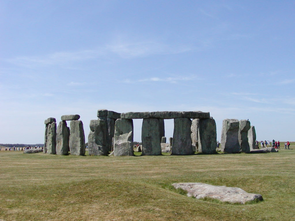 『ストーンヘンジ、エイヴベリーの巨石遺跡』（イギリス）
