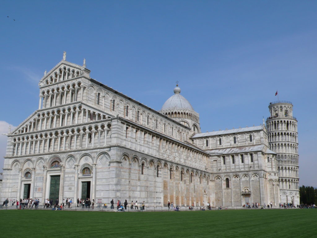 ピサのドゥオーモ広場（イタリア共和国）