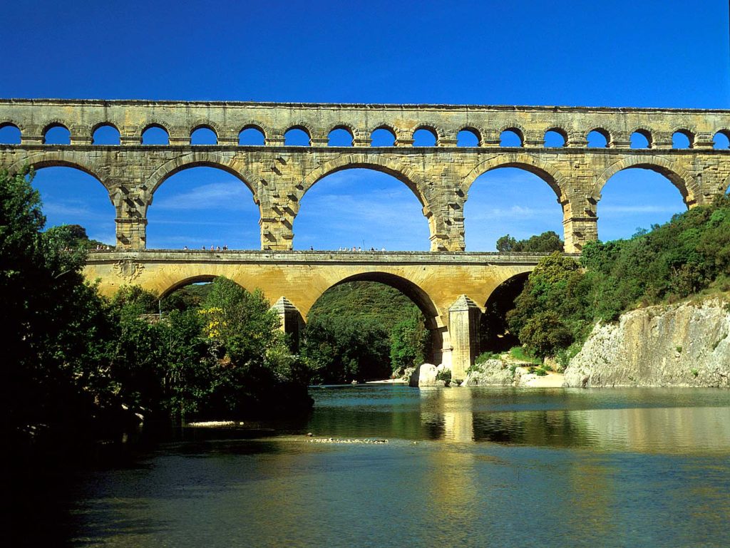 『ポン・デュ・ガール（ローマの水道橋）』（フランス共和国）